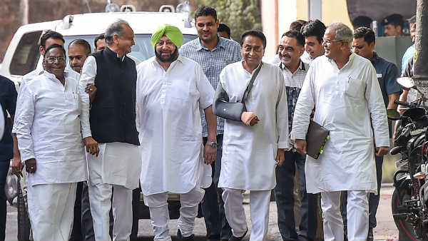 कांग्रेसी मुख्यमंत्री भी मना आए