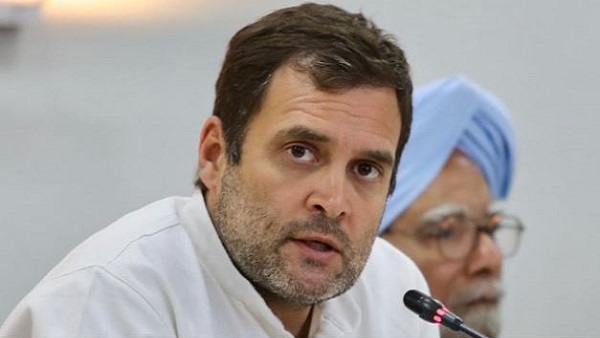 मुंबई में कार्यकर्ताओं से नाराज नजर आए