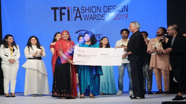 कई डिजाइनर्स को पीछे छोड़ जीता अवार्ड