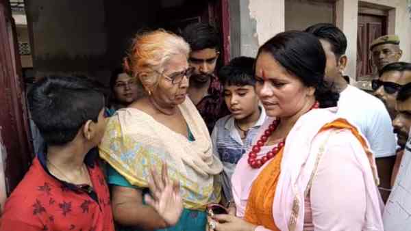 sadhvi prachi reaches prahladnagar to know the reality of getaway sadhvi prachi reaches prahladnagar to know the reality of getaway