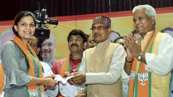 कई लोग भाजपा में हुए शामिल 