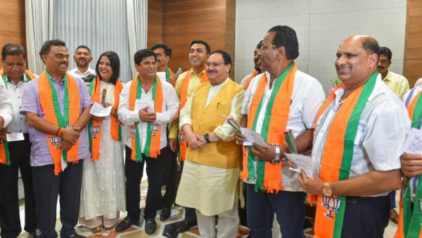 चार मंत्रियों को सीएम ने हटाया था