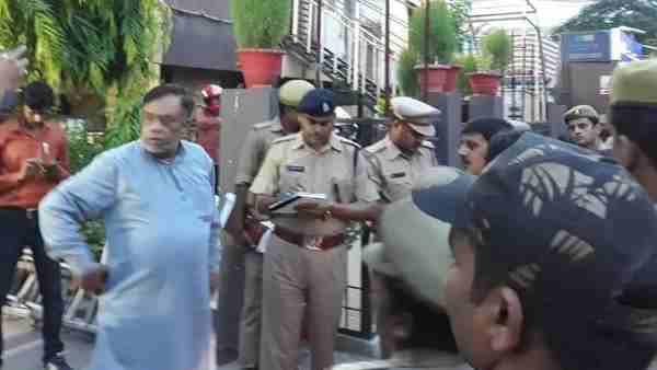 दोनों भाई पहुंचे एसएसपी आवास