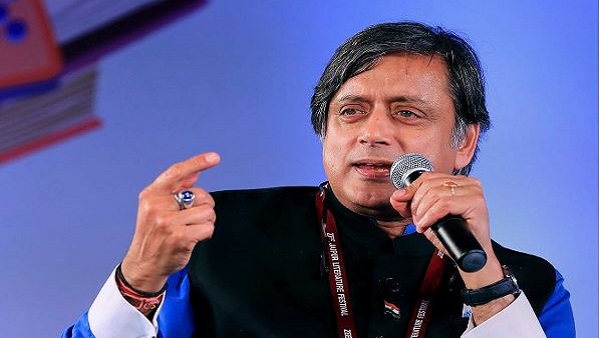 थरूर ने बॉटल कैप चैलेंज को ट्विस्ट 