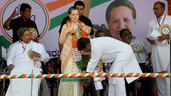 गांधी परिवार के चहेते हैं