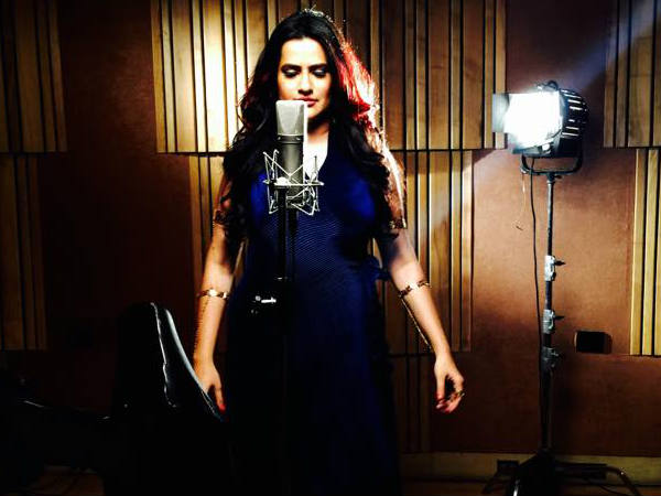 महिलाएं सफलता की सीढ़ियां चढ़ रही हैं