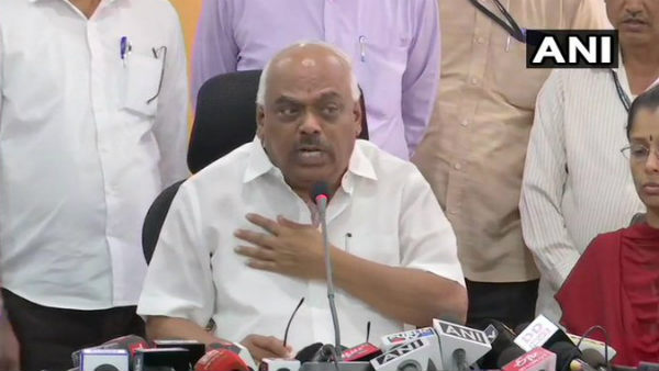 14 और बागी विधायक अयोग्य करार