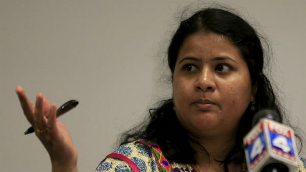 पति की मौत के बाद मुश्किल हुआ रहना 