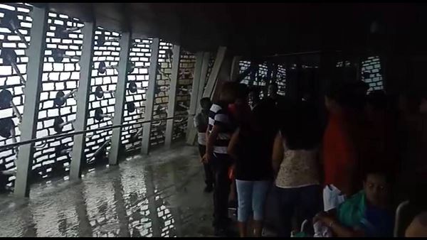 डीएम ने कहा- डिजाईन ही ऐसा है, कोई खतरा नहीं