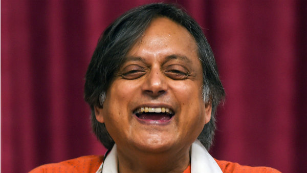 टीम इंडिया की केसरिया जर्सी का बचाव टीम इंडिया की केसरिया जर्सी का बचाव