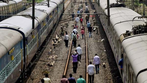 9 किमी. चलकर हसनपर्थी स्टेशन पहुंचा