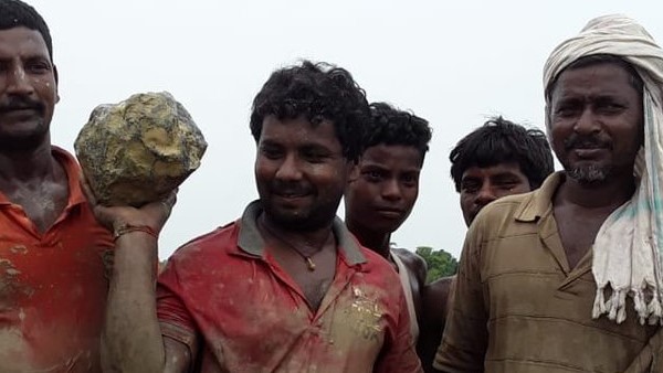 पत्थर में चुंबकीय गुण हैं