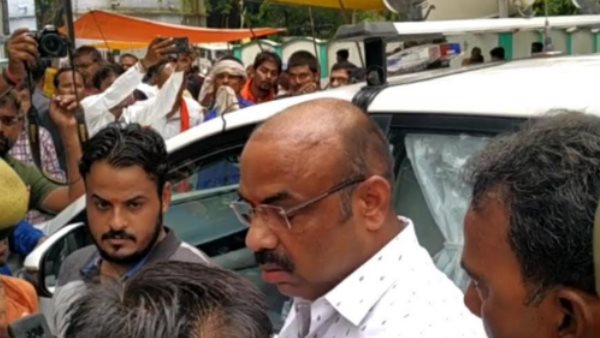 इमाम की गिरफ्तारी की मांग