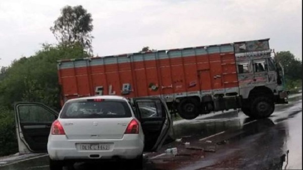 ट्रक की नंबर प्लेट पर कालिख क्यों?
