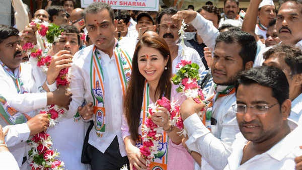 कमजोर प्लानिंग, नेताओं की बेरुखी से फिल्म अभिनेत्री खफा कमजोर प्लानिंग, नेताओं की बेरुखी से फिल्म अभिनेत्री खफा