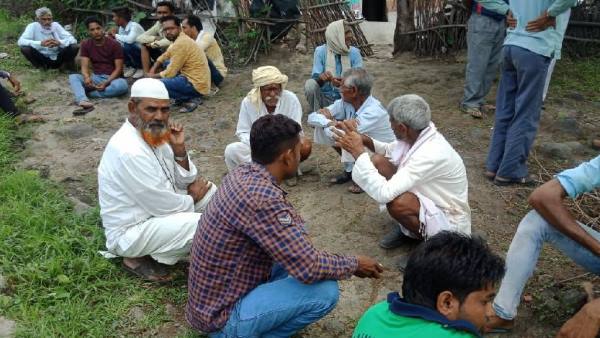 दादा से कर रहा था टॉफी दिलाने की जिद