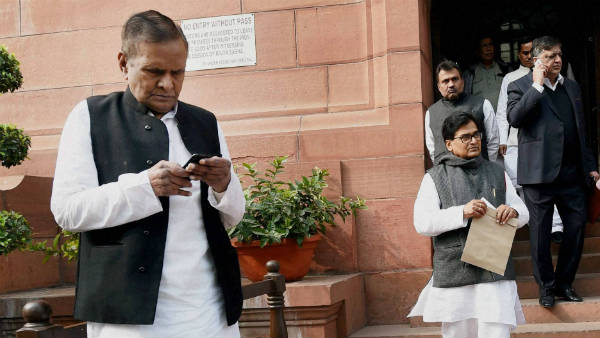 सपा के 6 सांसदों ने वोटिंग में नहीं लिया हिस्सा