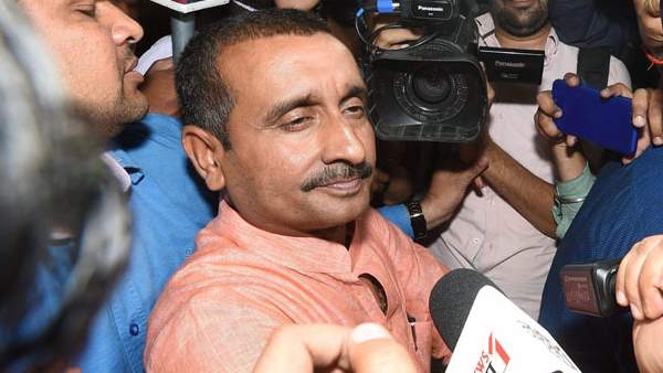 'हमारे साथ सरकार है'