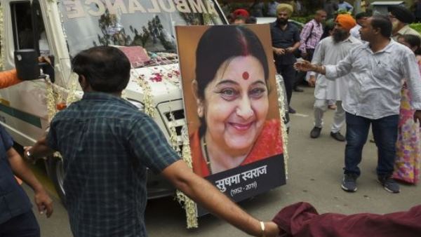 राजनीतिक प्रतिद्वन्दता का नहीं पड़ा सोनिया-सुषमा के रिश्ते पर असर