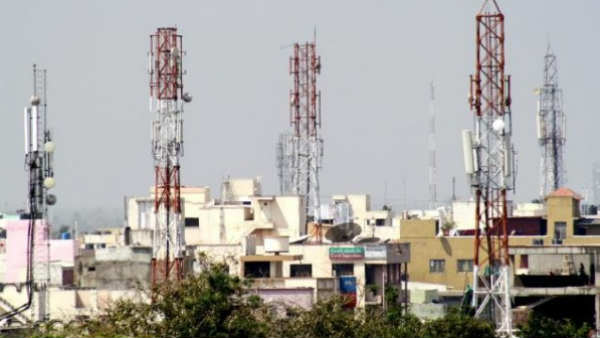 कई नेताओं की नजरबंदी की समीक्षा कई नेताओं की नजरबंदी की समीक्षा