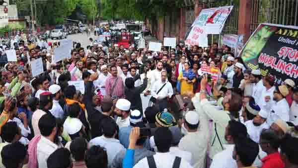 बच्चा चोर गिरोह की अफवाह पर बेलगाम होता भीड़तंत्र