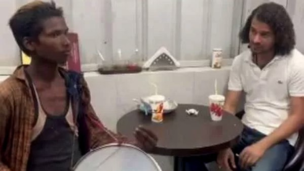 किसी काम से जा रहे थे तेज प्रताप जब पड़ी इस बच्चे पर नजर