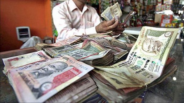 1 crore worth Rs. 500 and 1000 old notes seized by gujarat police