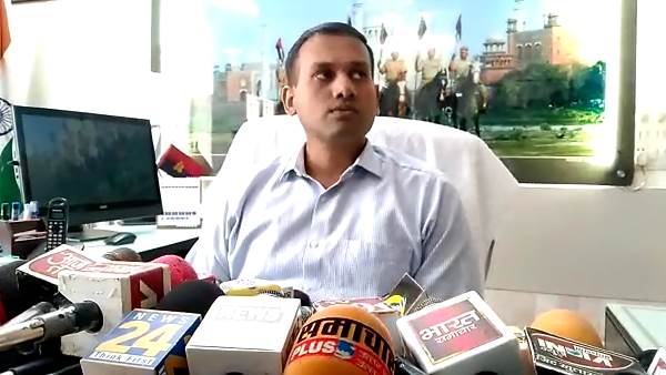 a lawyer serious allegations against Crime Branch of Agra