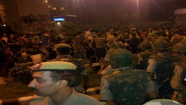 आठ अलग-अलग किसानों से जमीन का अधिग्रहण किया