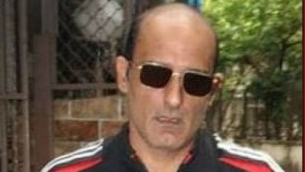 अक्षय खन्ना की वायरल तस्वीरों को देख परेशान फैंस