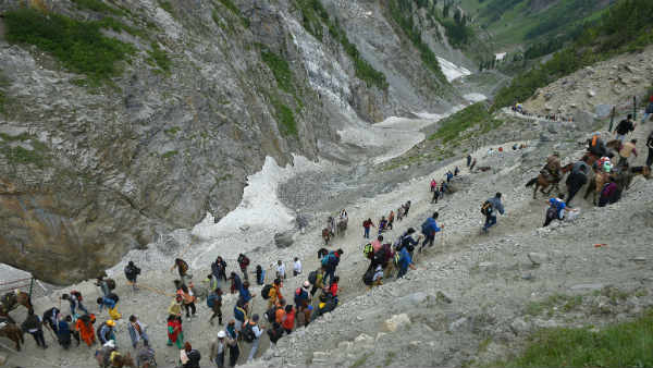 पर्यटकों से वापस लौटने की अपील 