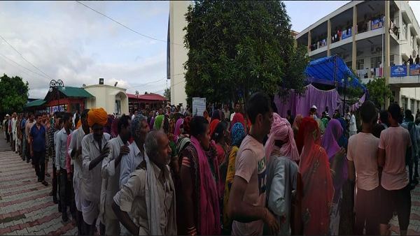 बाहर के 8.8 लाख लोग सूरत में रहते हैं बाहर के 8.8 लाख लोग सूरत में रहते हैं