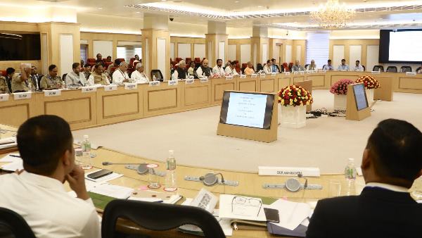 नक्सल प्रभावित कई राज्यों के मुख्यमंत्री भी हुए शामिल 