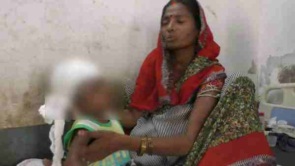 बोरे में बेहोश पड़ा मिला बच्चा बोरे में बेहोश पड़ा मिला बच्चा