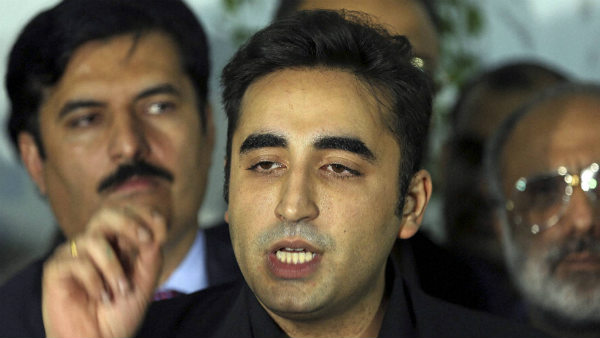 मोदी के सामने भींगी बिल्ली बन जाते हैं इमरान मोदी के सामने भींगी बिल्ली बन जाते हैं इमरान