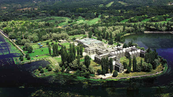 जो बॉडी गार्ड थे, अब गार्ड बन चुके हैं