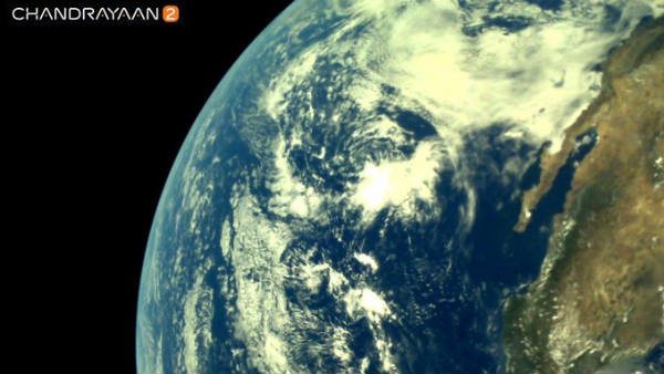 चंद्रयान-2 से ली गई दूसरी तस्वीर