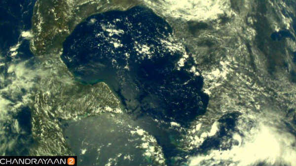 चंद्रयान-2 से ली गई तीसरी तस्वीर