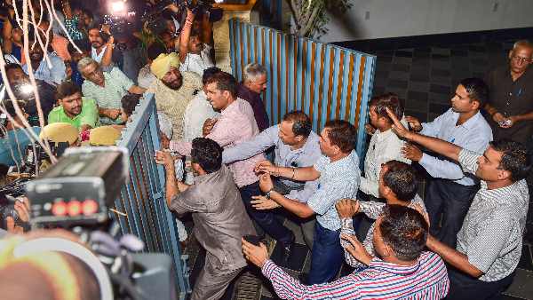 पार्थसारथी के बारे में क्या कहते हैं पूर्व अधिकारी