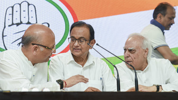 चार दिन पहले SC में क्या हुआ था?