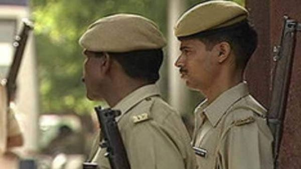 फोन न उठाने पर रिश्तेदार ने जाकर देखा तो....