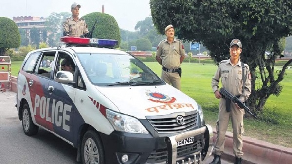 एक दिन पहले मोबाइल पर आया था एक फेक मैसेज