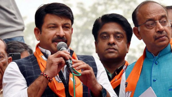FireCrackers Thrown On Delhi BJP Cheif Manoj Tiwari during Gandhi Sankalp Yatra FireCrackers Thrown On Delhi BJP Cheif Manoj Tiwari during Gandhi Sankalp Yatra
