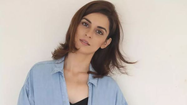 'पापा ने सुबह उठाकर कहा- जल्दी टीवी देखो'