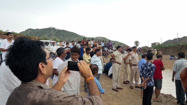 Four brother of gopalpura churu drowned and funeral same time