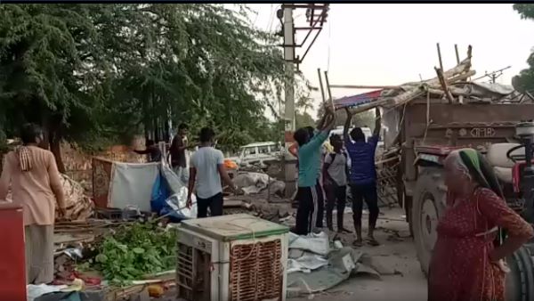 BJP Parshad Beaten By SHO of Nagar Police Station in Bharatpur BJP Parshad Beaten By SHO of Nagar Police Station in Bharatpur