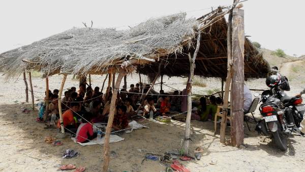 राजनीति की शिकार हुई स्कूल