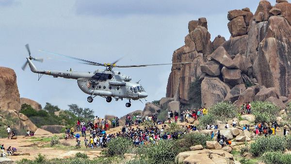 500 tourists were rescued from Veerapur Gaddi near the famous Hampi heritage site in Karnataka 500 tourists were rescued from Veerapur Gaddi near the famous Hampi heritage site in Karnataka