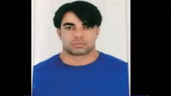 वॉट्सएप के जरिए गुर्गों को निर्देश देता था। वॉट्सएप के जरिए गुर्गों को निर्देश देता था।