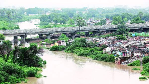विश्वामित्री नदी पर रिवरफ्रंट के लिए करोड़ों खर्च हो गए
